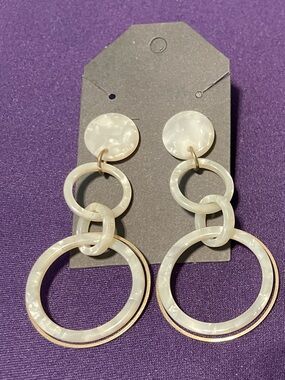 Linked Acrylic Pearlized Hoop Drop Earrings - White with Gold Accents